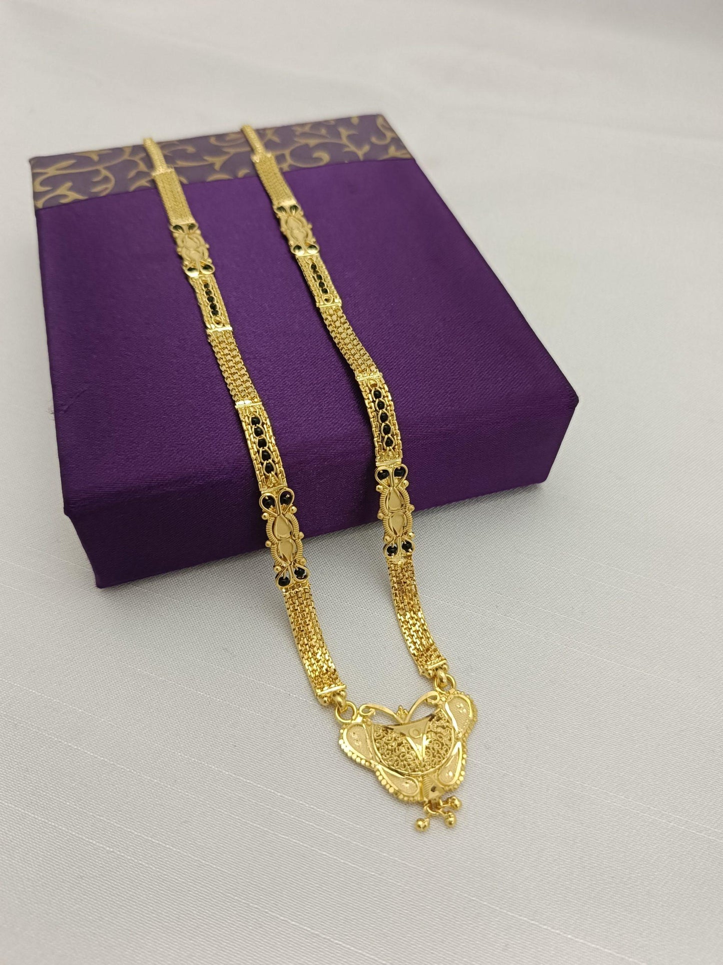 Forming Short Mangalsutra