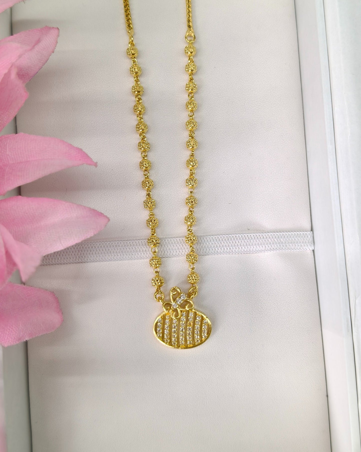 Forming Short Mangalsutra
