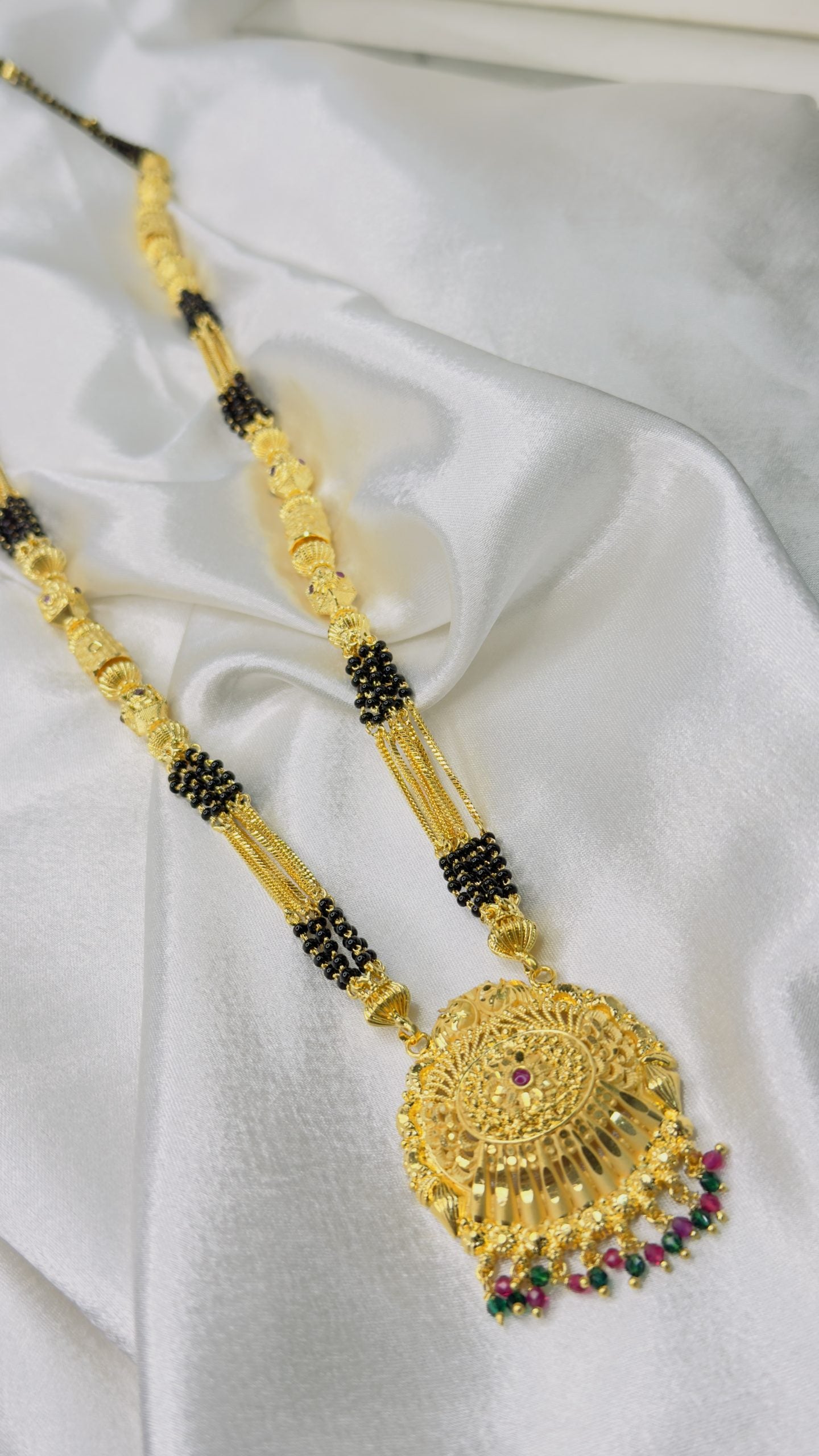 Forming Damru Mangalsutra
