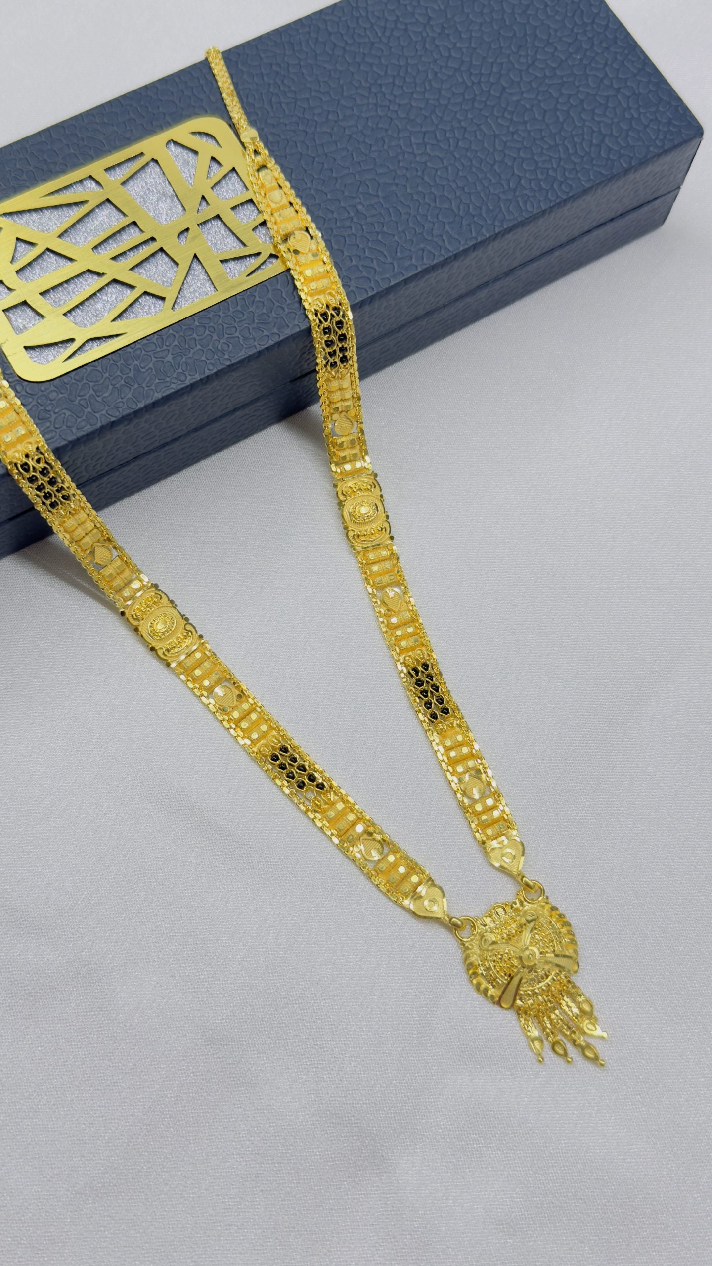 Forming Short Mangalsutra