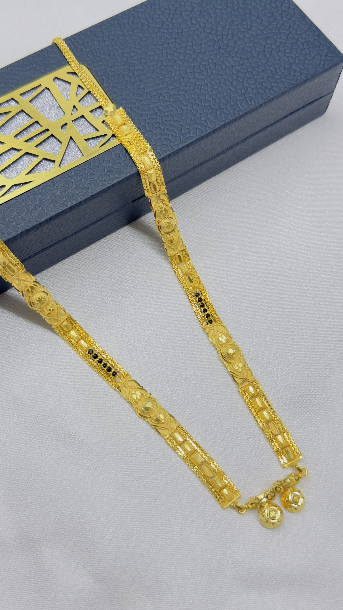 Forming Short Mangalsutra