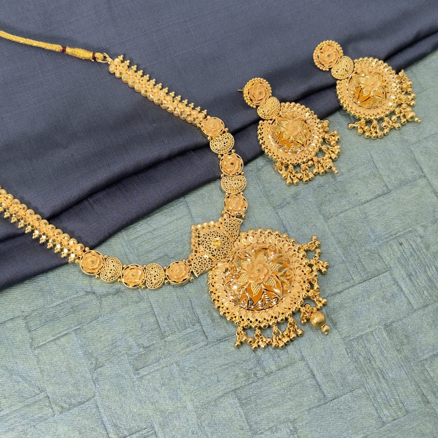 Forming Necklace