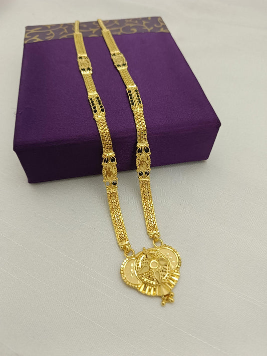 Forming Short Mangalsutra