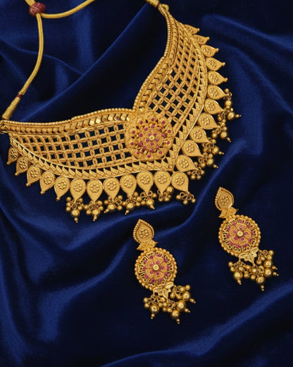 Forming Necklace