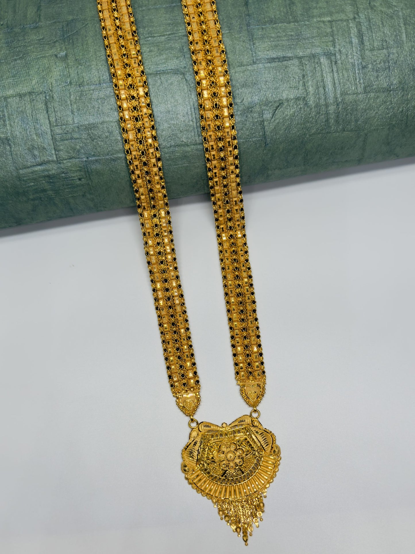 Forming Long Mangalsutra