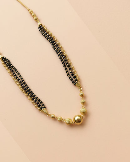 Forming Short Mangalsutra
