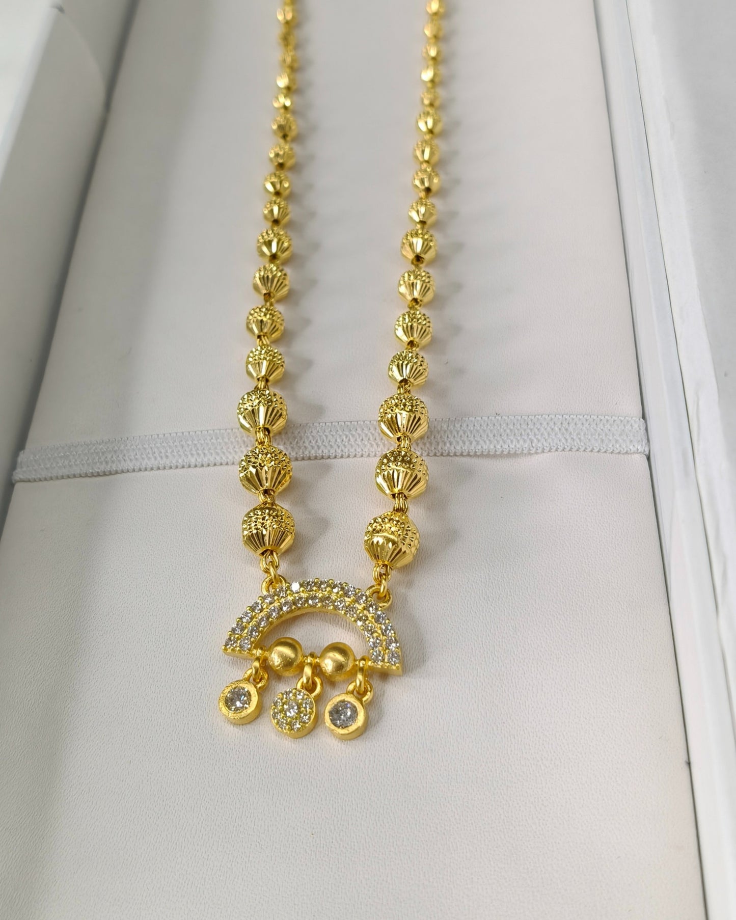 Forming Short Mangalsutra