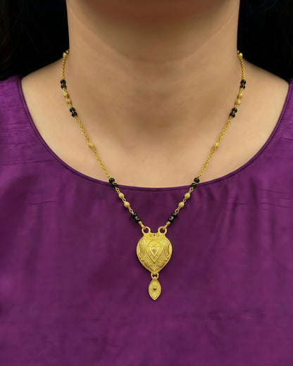 Forming Short Mangalsutra