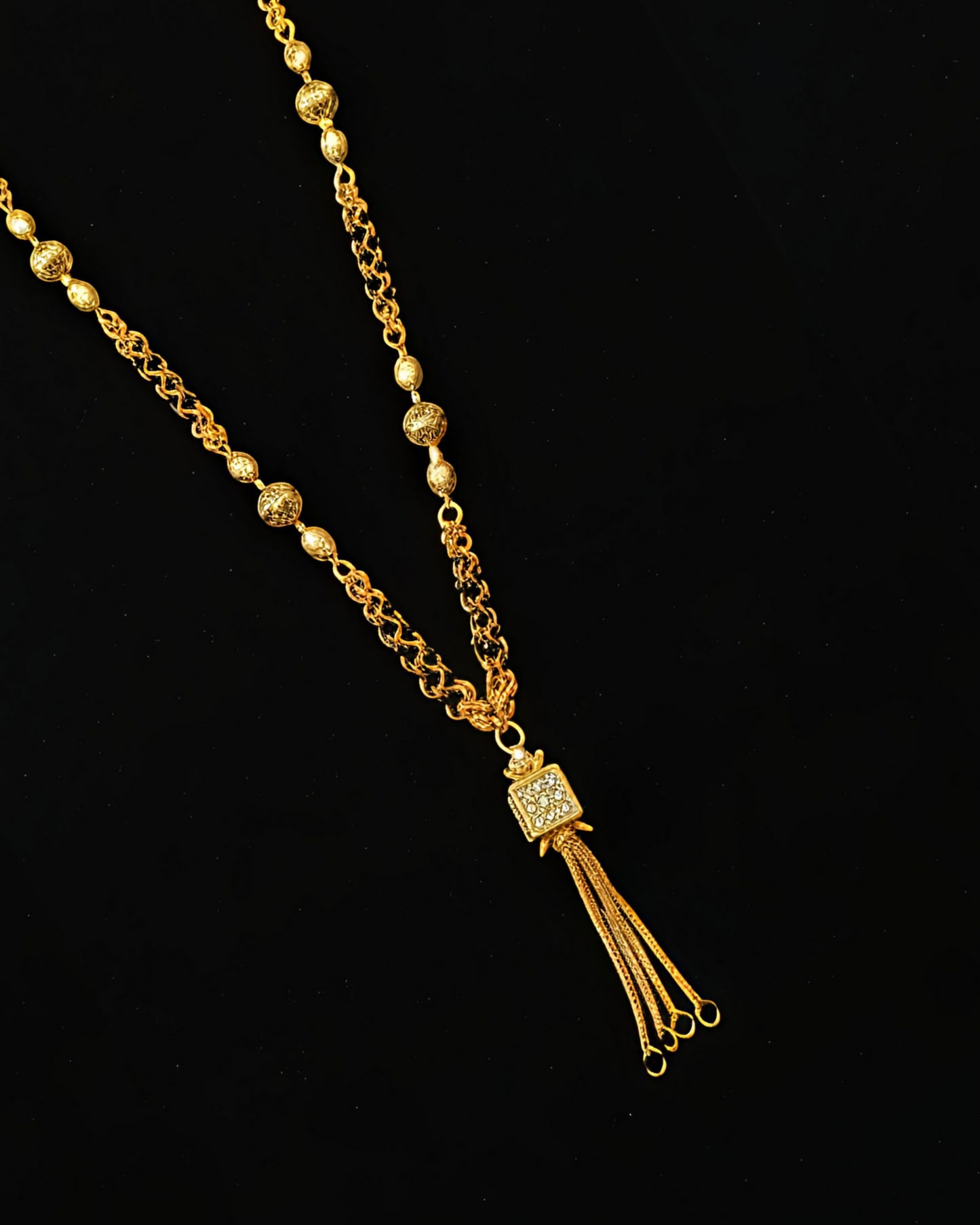 Forming Short Mangalsutra