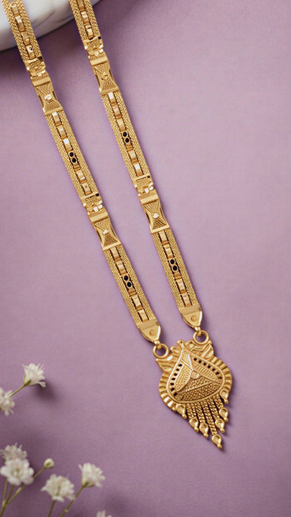 Forming Short Mangalsutra