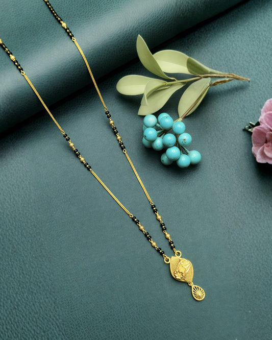 Forming Short Mangalsutra