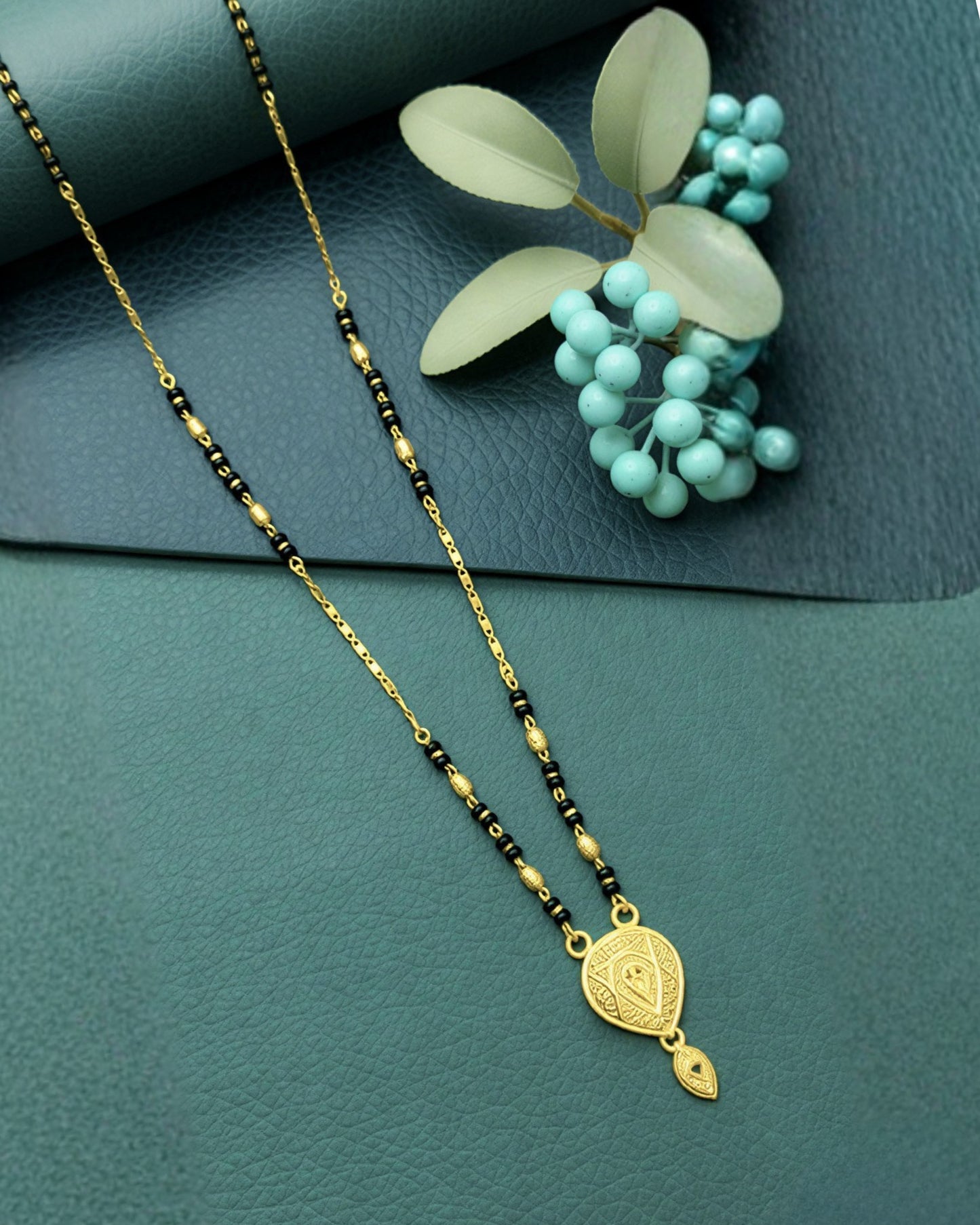 Forming Short Mangalsutra