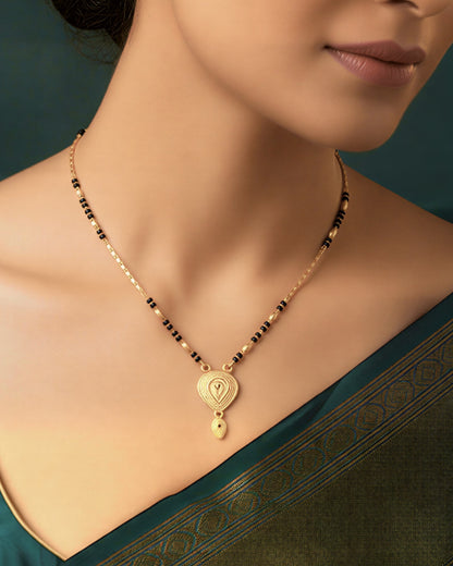 Forming Short Mangalsutra