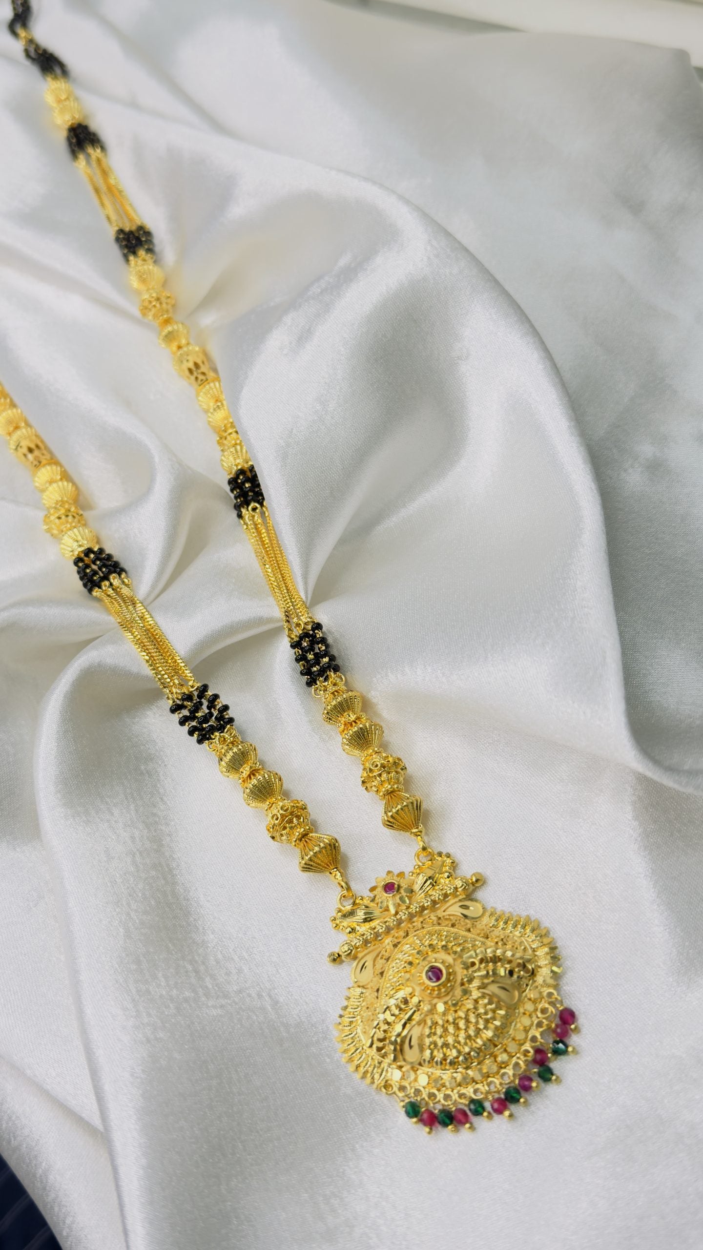 Forming Damru Mangalsutra