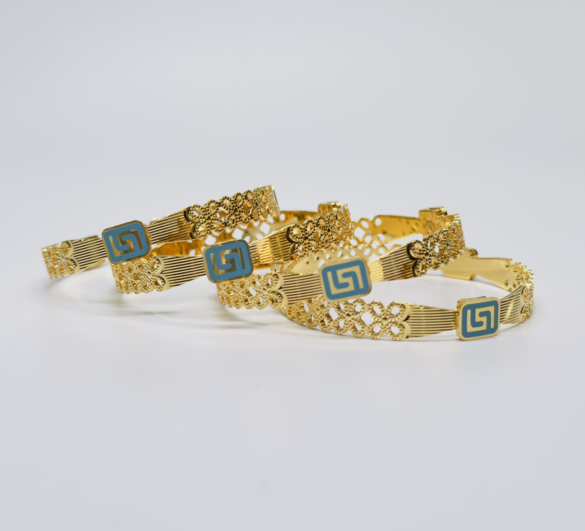 Forming 4 pc's Bangles