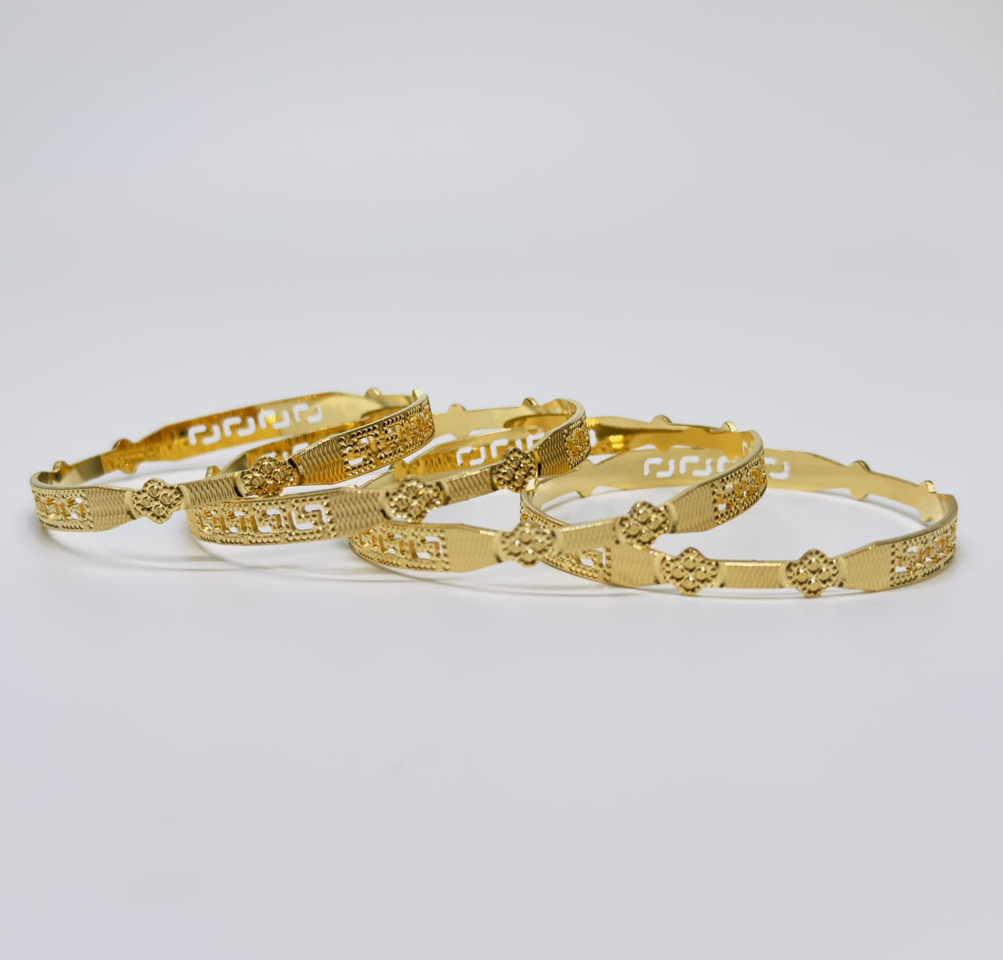 Forming 4 pc's Bangles
