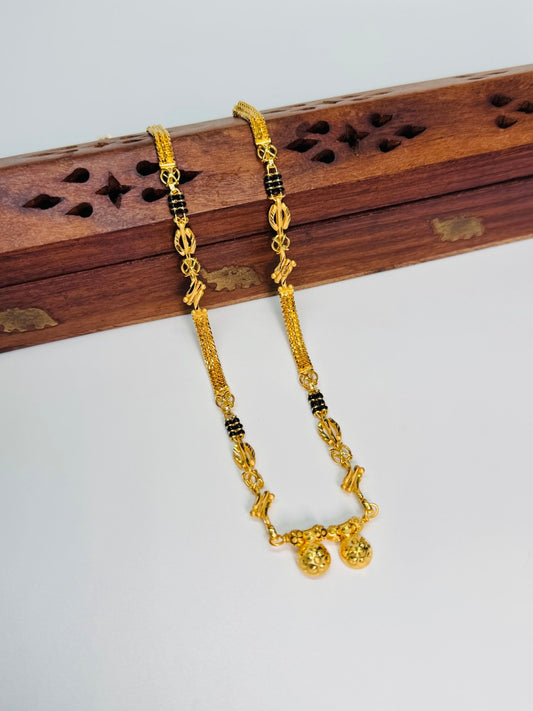 Forming Short Mangalsutra